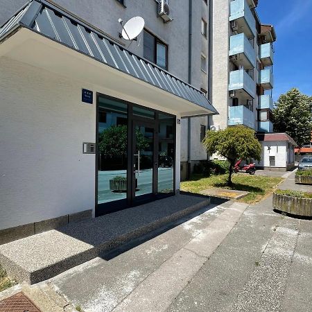Dis Apartment Varaždin Exteriör bild