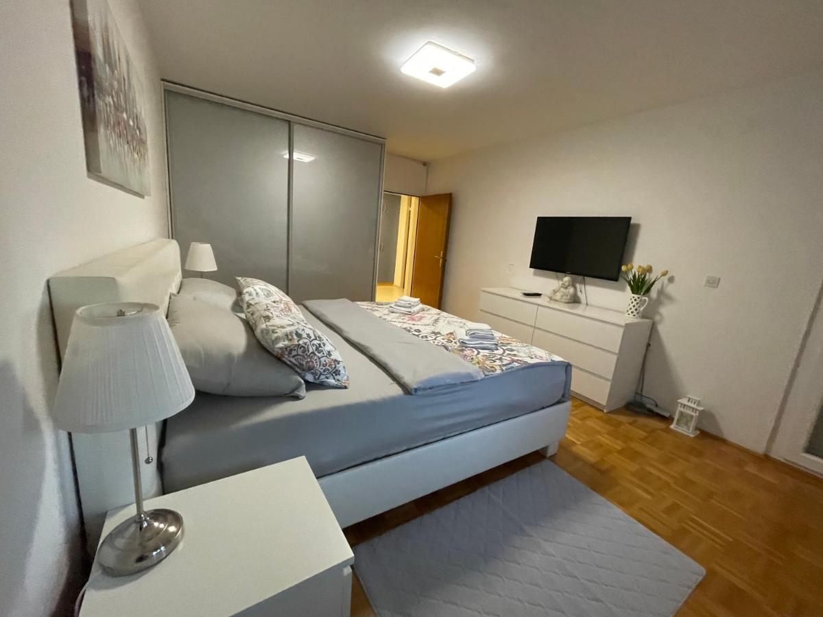 Dis Apartment Varaždin Exteriör bild